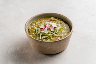 Pozole verde de pollo